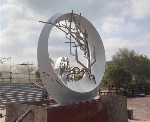 不銹鋼雕塑廠家分析不銹鋼雕塑生銹了怎么辦？