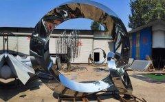 不銹鋼景觀雕塑有哪些特點(diǎn)和優(yōu)勢(shì)？